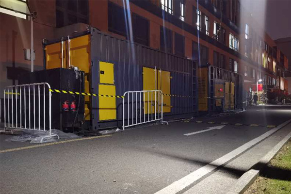 遵义柴油发电机组的输出电压是如何调节的？